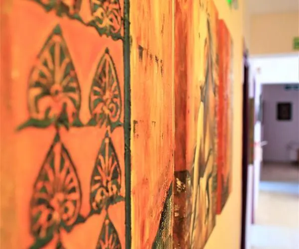 فندق Lavender 2*